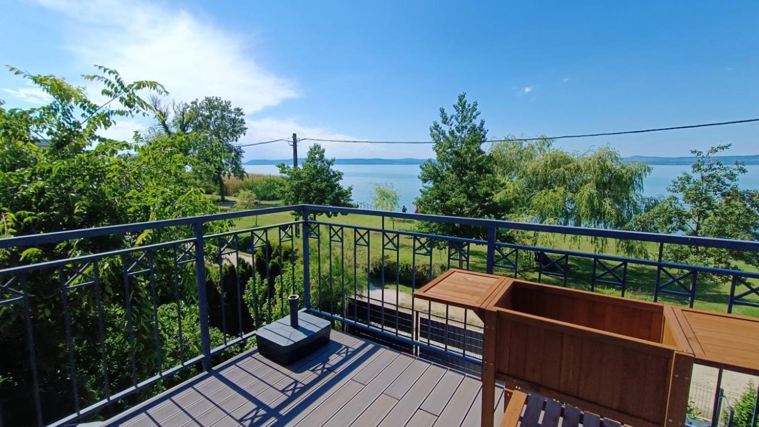 Traumlage Direkt Am See Balatonszárszó Exteriör bild